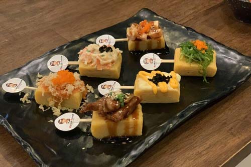 ทามาโกะ หรือ ‘ไข่หวาน’ เสียบไม้ย่าง