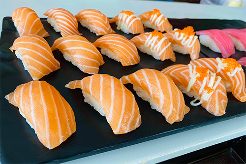 5 ร้านแซลมอนซาซิมิ สั่งกินบ้าน ให้โคตรเยอะ อิ่มพุงแตก