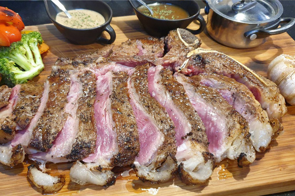 สเต๊กเนื้อออสเตรเลียนวากิวลิบอาย Australian Waygu Ribeye Steak