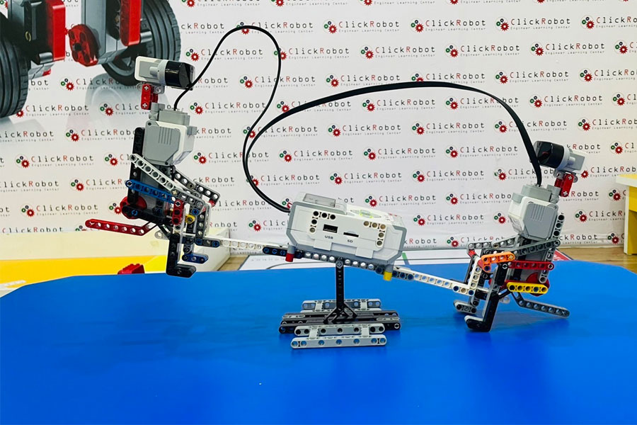แฟรนไชส์สอนออกแบบประกอบหุ่นยนต์และเขียนโปรแกรม Coding ควบคุมหุ่นยนต์ ClickRobot Engineer Learning Center