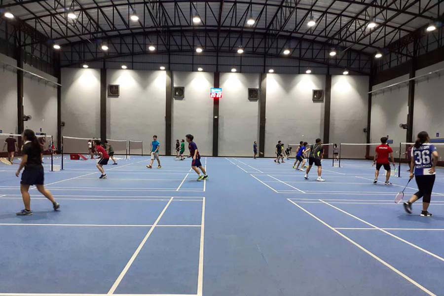 R19 Badminton สนามแบดมินตัน รังสิต พื้นยาง มาตรฐานแข่งขัน
