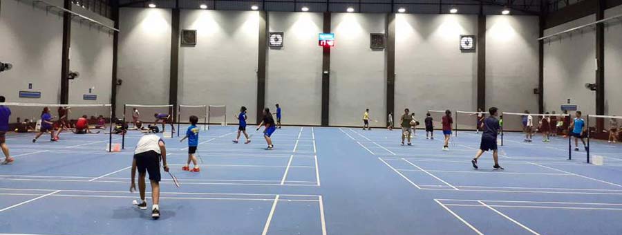 R19 Badminton สนามแบดมินตัน รังสิต พื้นยาง มาตรฐานแข่งขัน