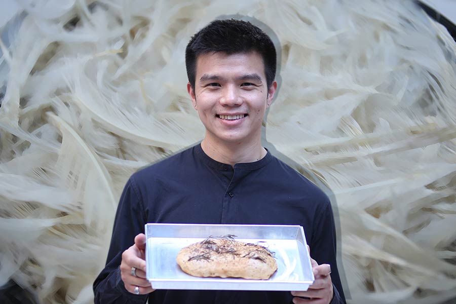 สเต๊ก หนุ่มไทยดังไกลระดับโลก คิดค้น โปรตีนจากขนไก่ !